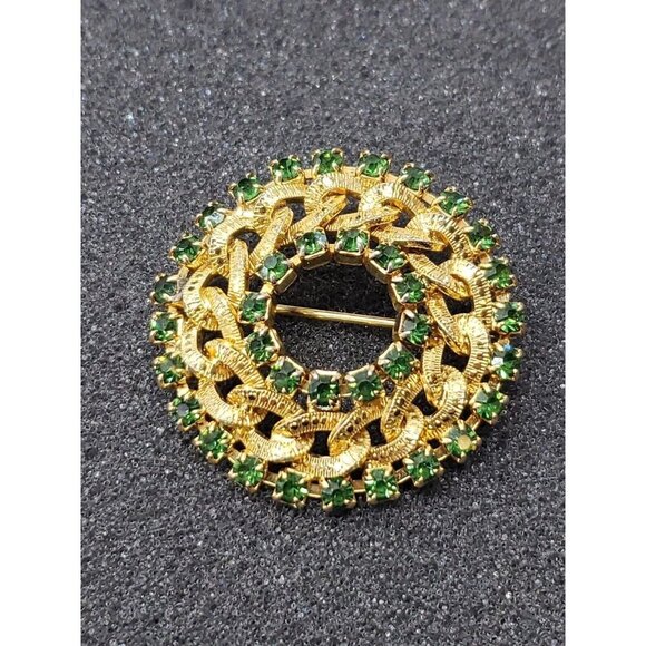 Vintage Brooch Emerald Green Rhinestone Double Ring w  Gold Tone Chain - Picture 1 of 4